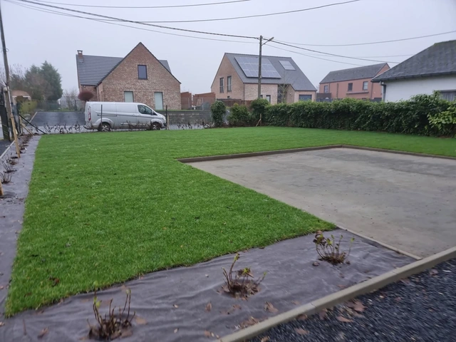 La dalle en béton est prête à accueillir le futur carport.