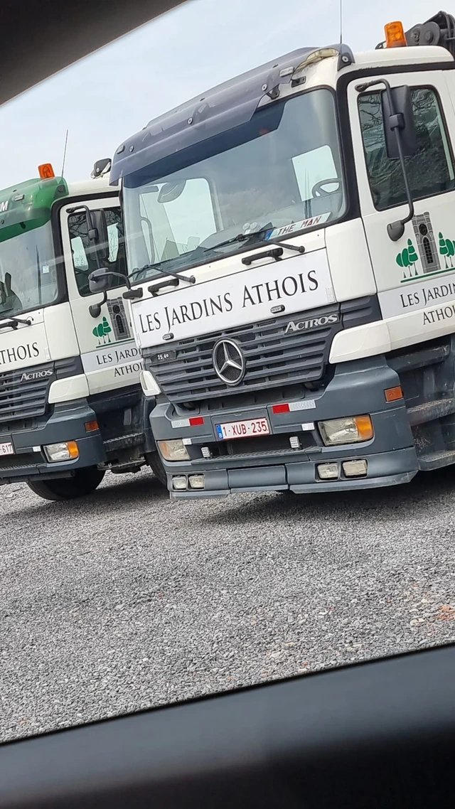 Les camions des Jardins Athois.