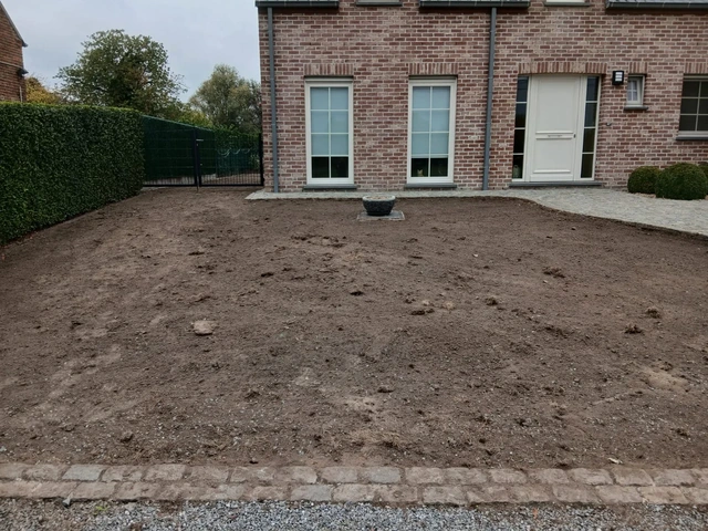 La devanture pendant la préparation du terrain.