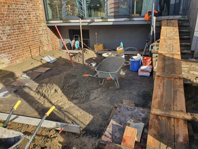 La réalisation de la terrasse pendant les travaux.